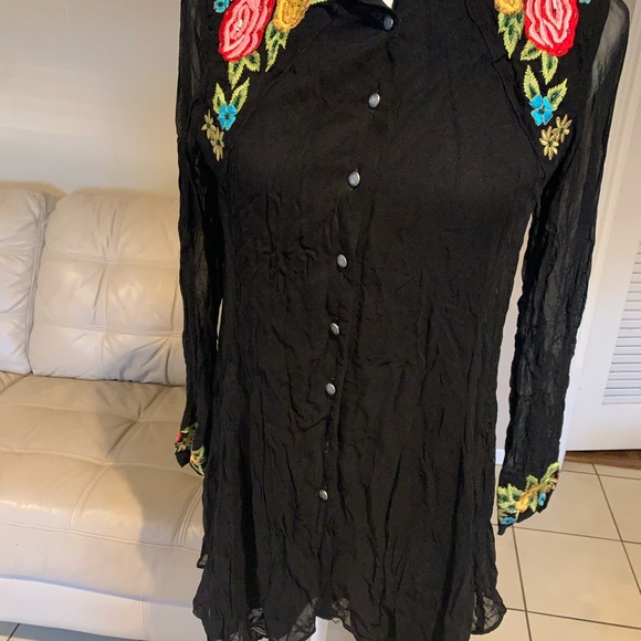FLORAL BLACK SHIRTS WOMEN’S EMBROIDERED LONG SLEEVE BY VINTAGE COLLECTION - Picture 3 of 7
